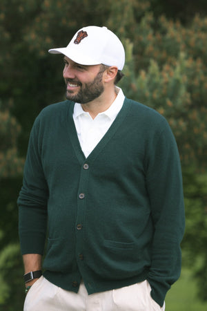 Cachemire Cardigan Homme — April Tradition Dogleg — Vert, en situation sur le parcours