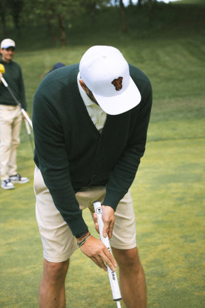 Cachemire Cardigan Homme — April Tradition Dogleg — Vert, en situation sur le parcours