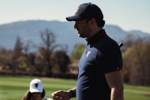 Casquette Baseball Dogleg — Bleu, en situation sur le parcours