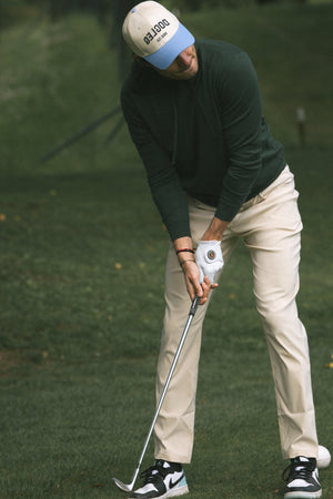 Clubhouse Hoodie Homme Dogleg — Vert, en situation sur le parcours