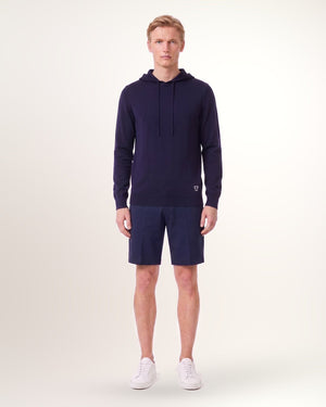 Hoodie Clubhouse homme, bleu marine, porté de face