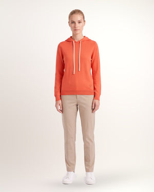 Pantalon Featherweight femme, beige, porté de face