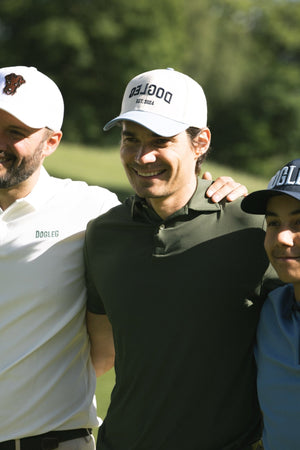 Tailored Polo Homme Dogleg — Vert, en situation sur le parcours