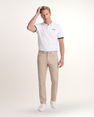 Polo Tour homme, blanc à col vert, porté de face