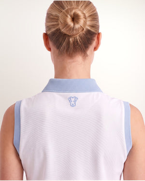 Polo Tour sans manches femme, blanc à col bleu, nuque en détail