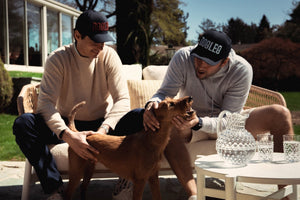 Lady Cachemire Hoodie Homme Dogleg, en situation sur le parcours