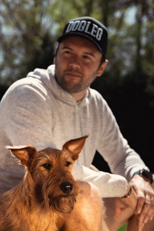 Lady Cachemire Hoodie Homme Dogleg, en situation sur le parcours
