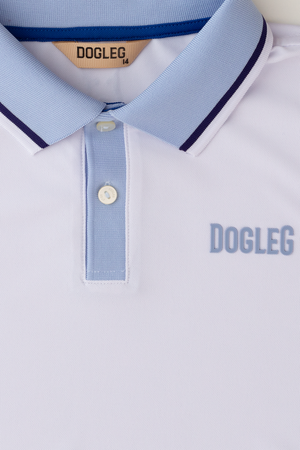 Polo de golf Dogleg Tour enfant garçon blanc et bleu porté — golf junior Suisse
