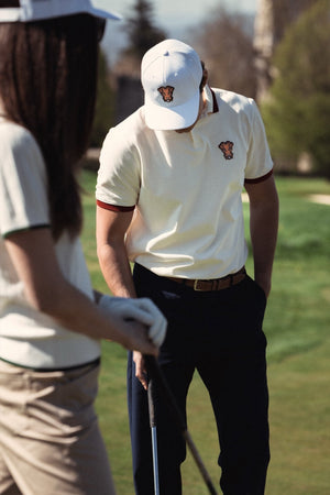 Stella Polo Homme Dogleg — Crème, en situation sur le parcours