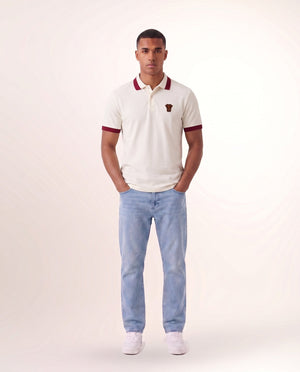 Polo Stella homme, crème à col rouge, porté de face
