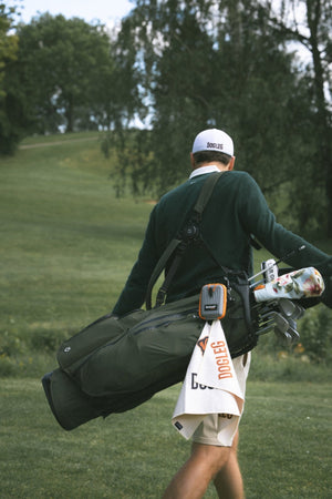 Stella Serviette Dogleg — Beige, en situation sur le parcours