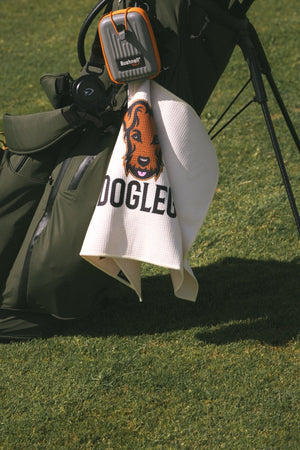 Stella Serviette Dogleg — Beige, en situation sur le parcours