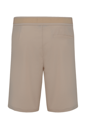 Short de golf Dogleg Work Hard beige pour homme, vue de dos — short technique respirant, golf Suisse