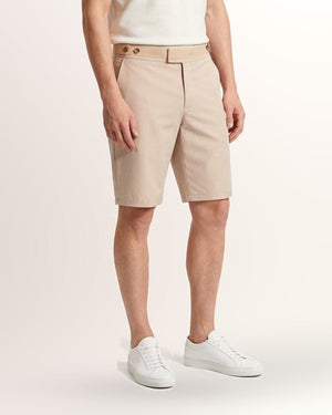 Short Work Hard homme, beige, porté de trois quarts